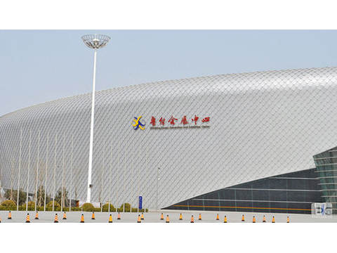 鲁台会展中心粘贴碳纤维加固